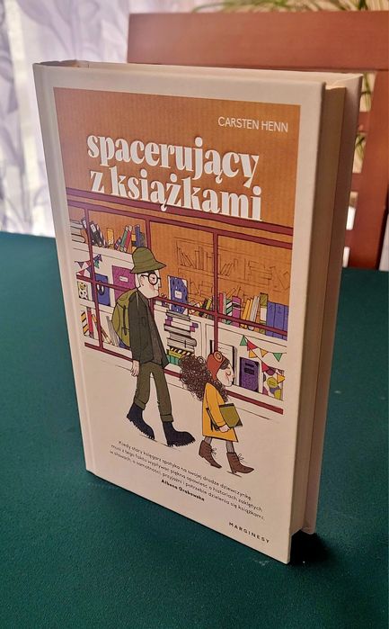 Spacerujący z książkami Carsten Henn