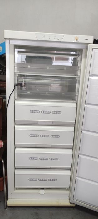 Arca congeladora vertical whirlpool