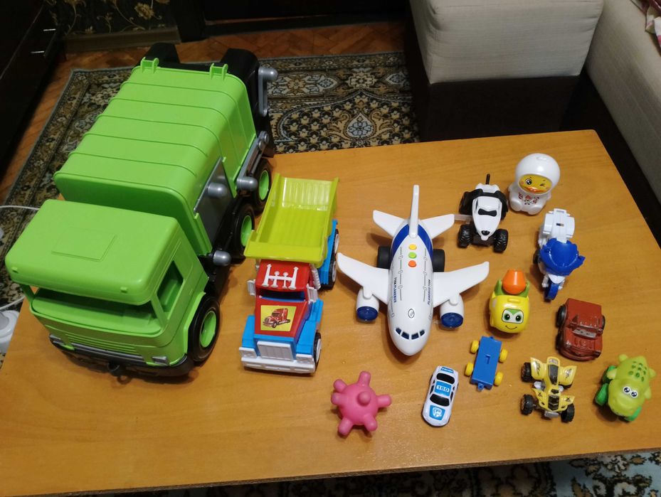 Детские игрушки машинки