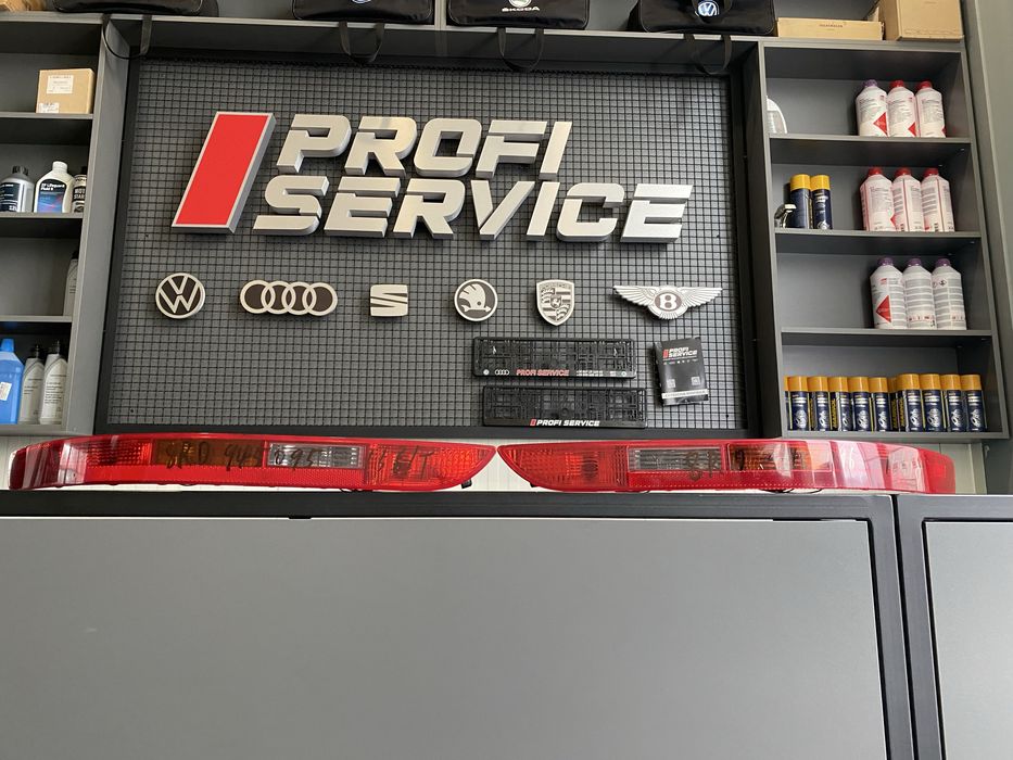 Ліхтар,стоп,фара в бампер Audi Q5 8R0945095/6,Q7 4m0945095/6,ОЕ