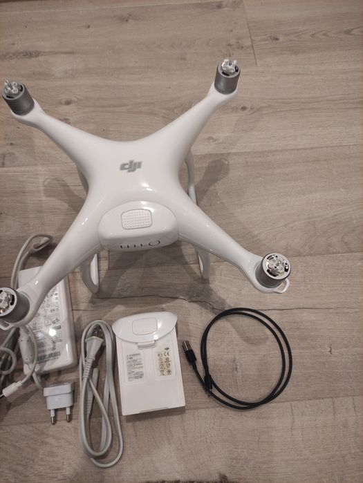 Dron Phantom 4 w walizce