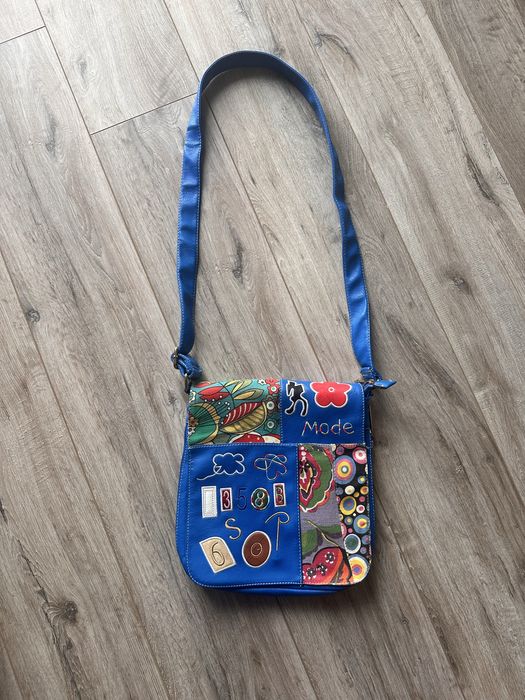 Яскрава містка сумка