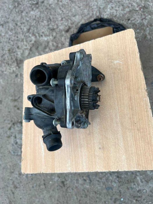 продаю  Помпа на Volkswagen Jetta (Фольксваген Джетта)