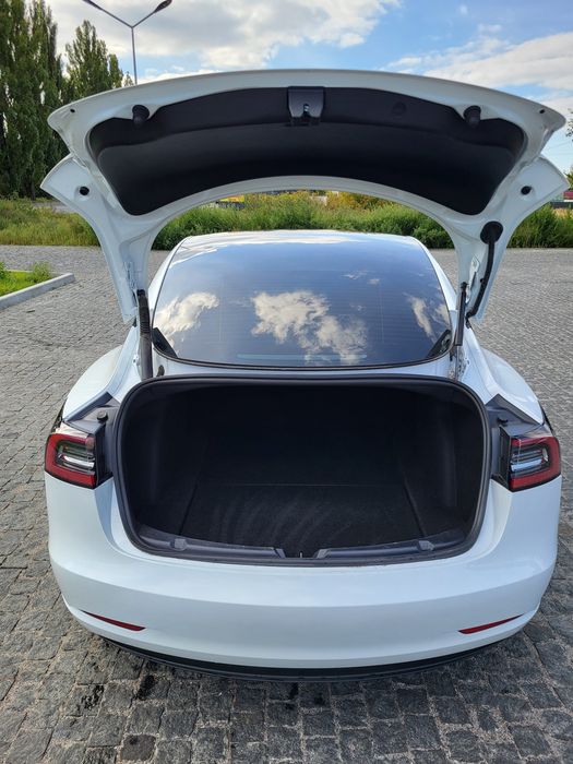 Tesla Model 3 RWD, 2023 — 31 000 км