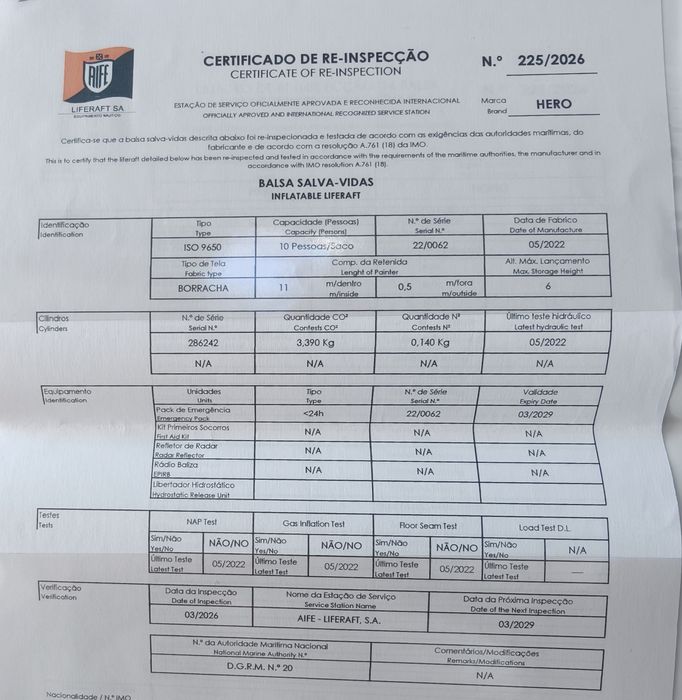 Balsa salva vidas para 10 pessoas. Marca "HERO"