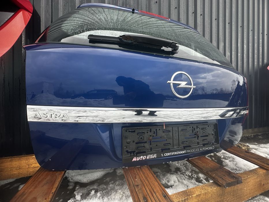 Ляда кляпа кришка багажника opel astra H опель астра замок трапеція