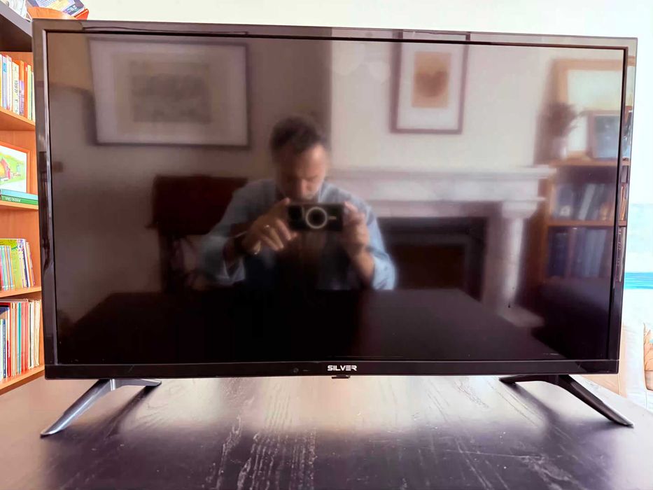 TV Silver 32" HD LED LE495523 81cm