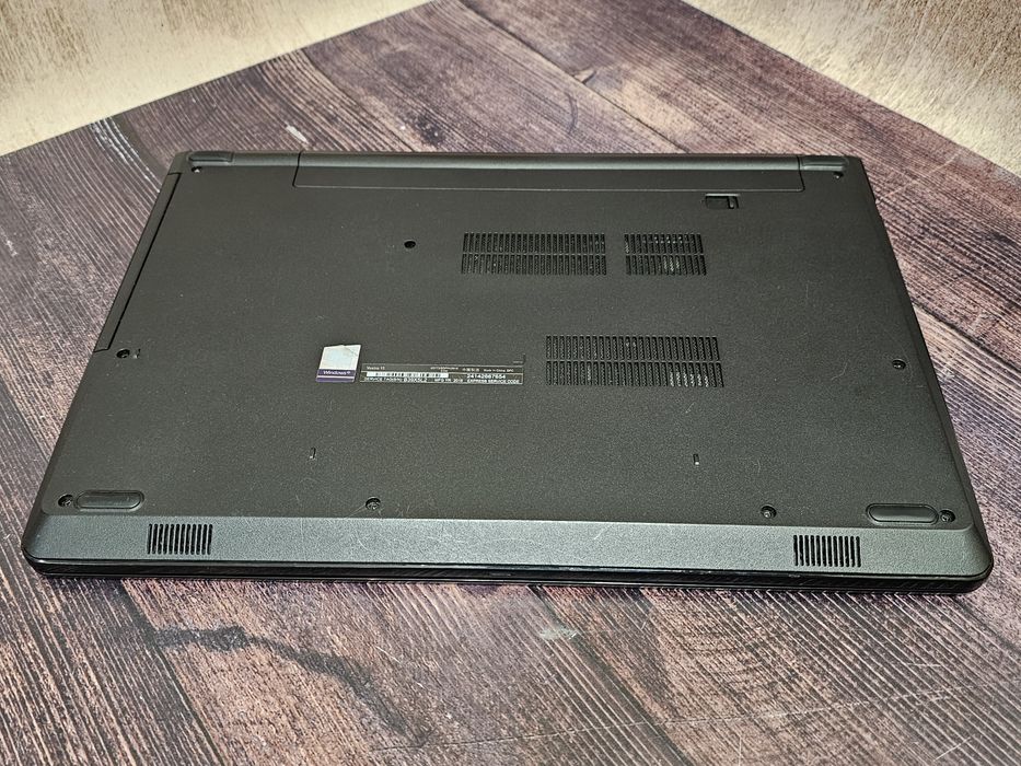 Ноутбук Dell Vostro 3568 (Core i3-6006U/8Gb DDR4/HD Graphics 520/HDD 500Gb/TN FullHD)