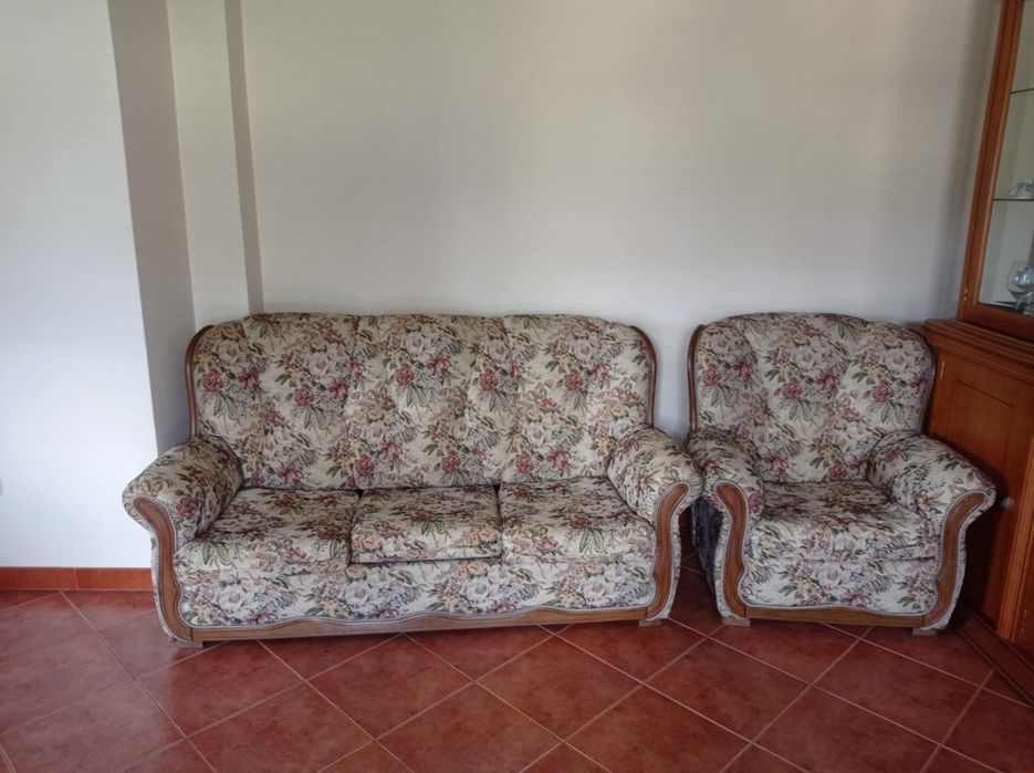 Sofá cama 3 lugares mais 2 poltronas
