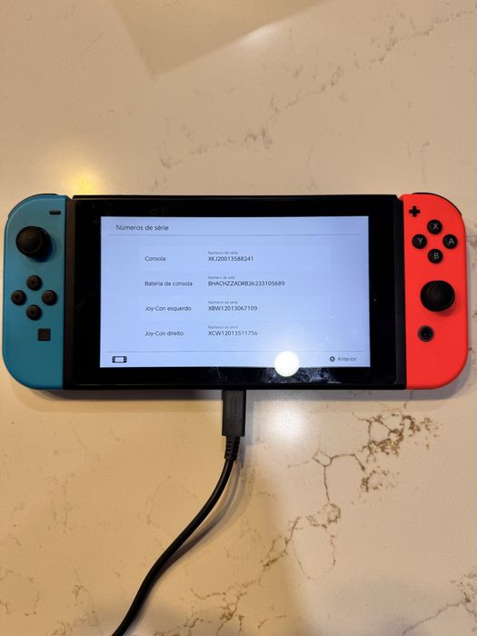 Nintendo Switch V2 (Neon Blue / Neon Red) – usado 2 vezes