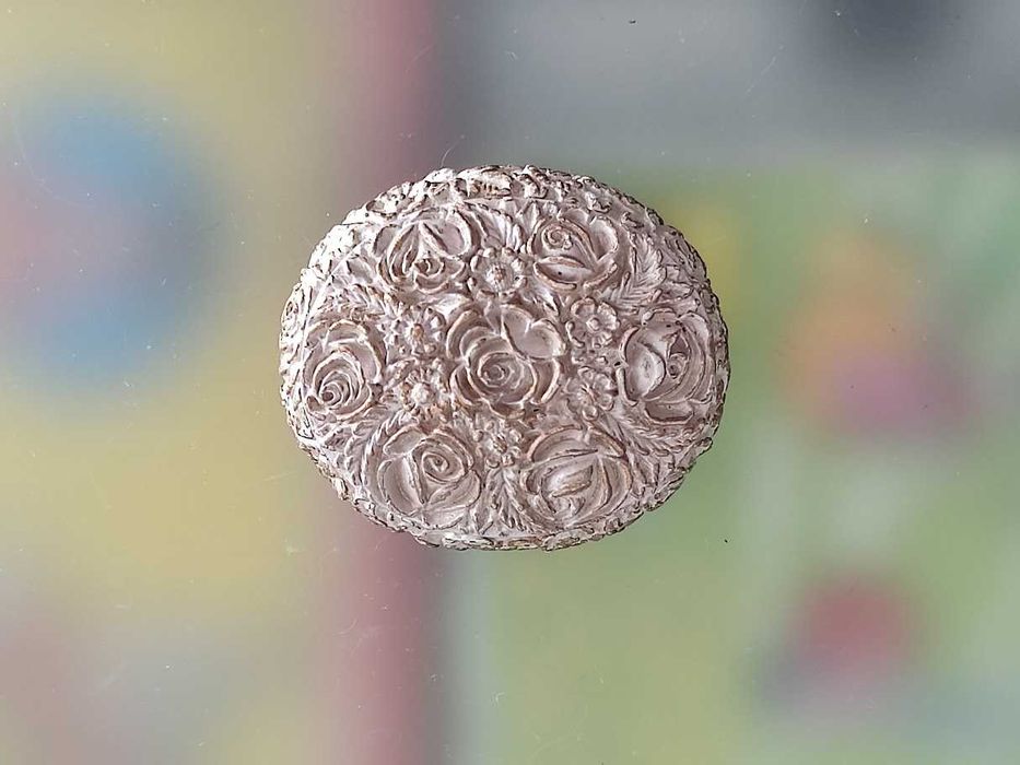 Pequeno guarda joias em marfinite circular tampa amovível