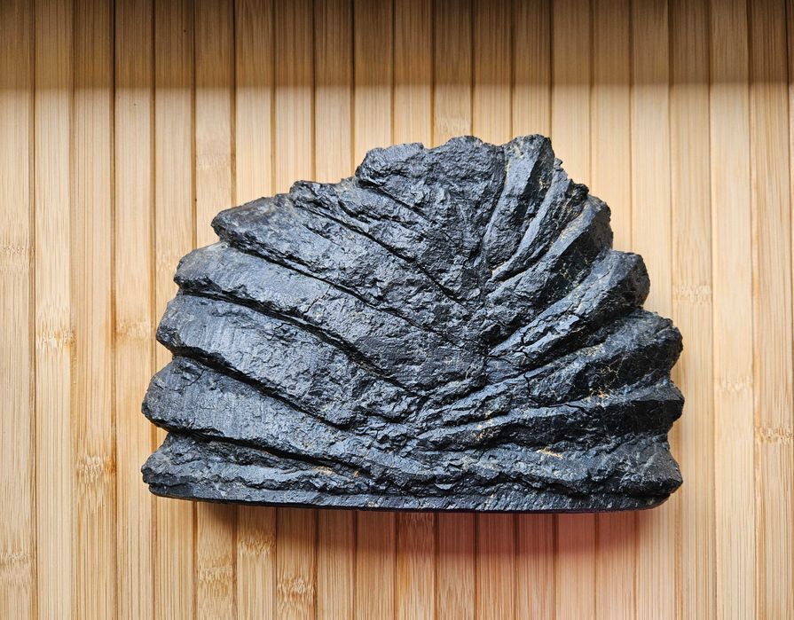 Rzeźba górnika w węglu PRL