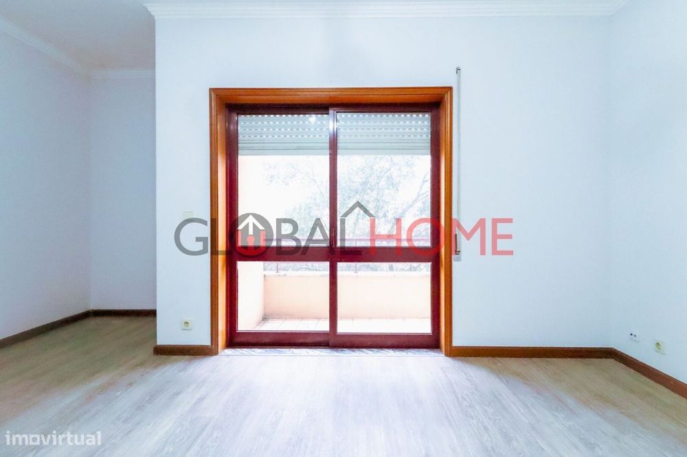 Apartamento T1 Renovado ao centro de Canelas