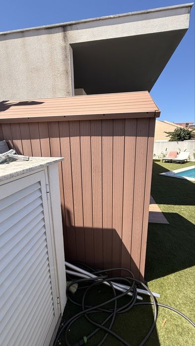 Abrigo de resina 125,8x205X184,5 2,2 M² castanho Keter Darwin