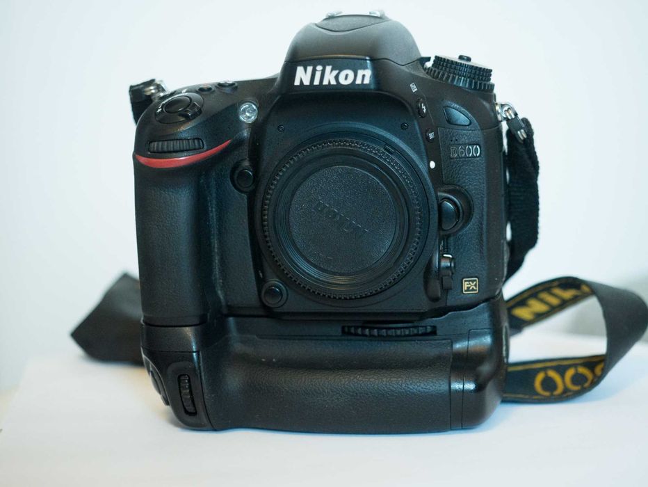 Nikon D600 +grip, Lampa błyskowa, Nikkor 1.8D