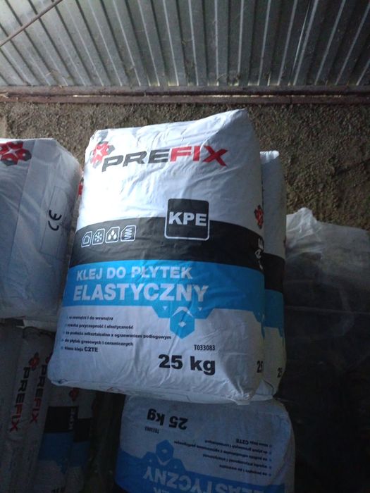 Klej elastyczny do plytek zewnątrz i wewnątrz