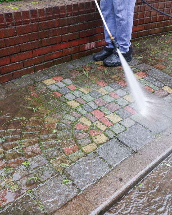 Миття бруківки ,паркану,фасаду (1 по верх)клінінг подвір'я