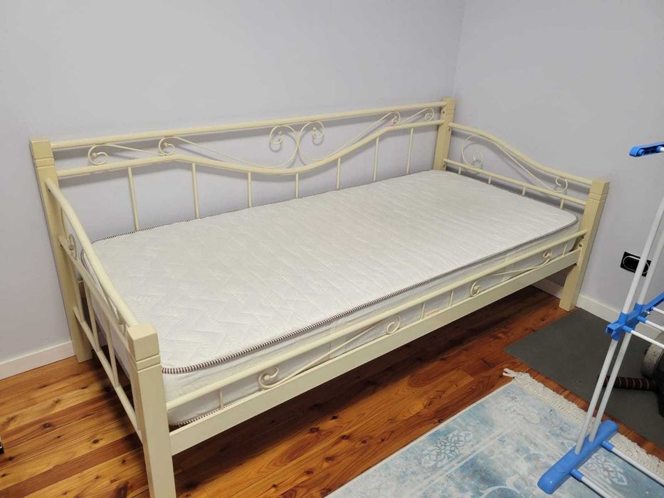 Ліжко з матрацом