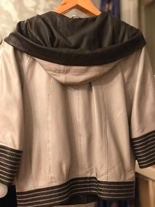 Женская куртка кожа цвет жемчуга с шоколадными вставками турецкое каче