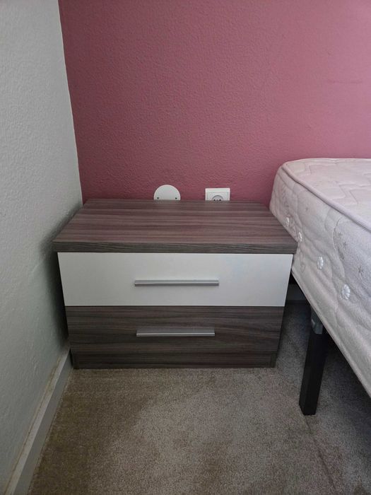 Mesas de cabeceira. 2 unidades