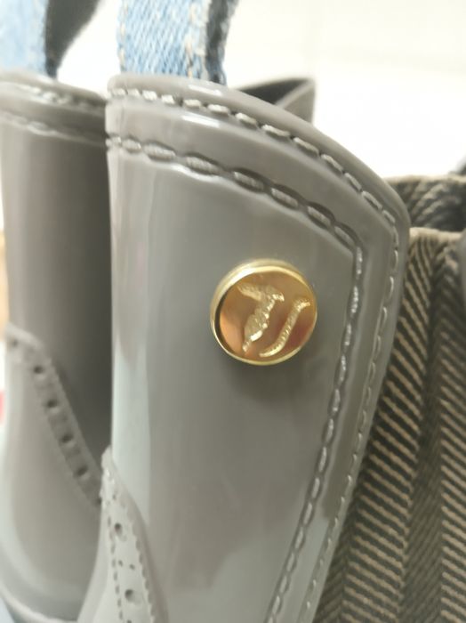 Botim de borracha, Trussardi, cor cinza