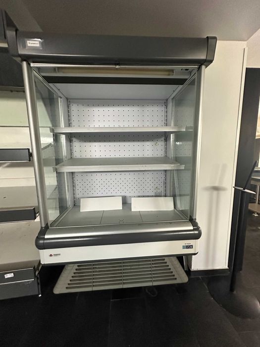 Vitrine Refrigerada Vertical de Exposição – 2 Unidades Disponíveis