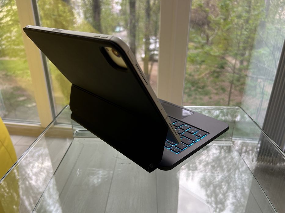 Чохол-клавіатура Apple Magic Keyboard для Apple iPad Pro 11, Air