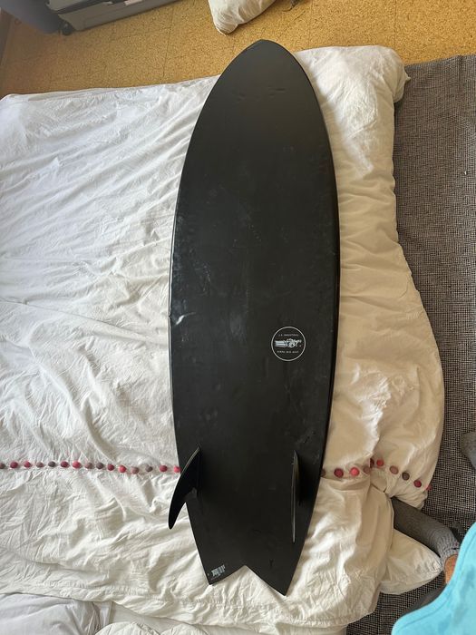 Prancha de surf 5.6 black baron twin fish