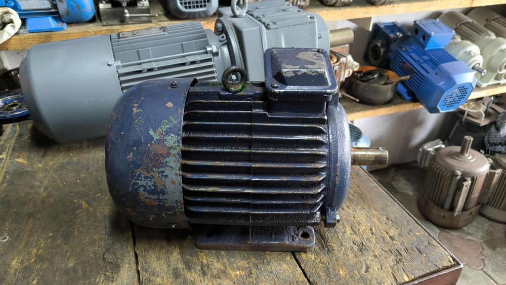 4 квт 1500 об. Електродвигун 380. Электродвигатель