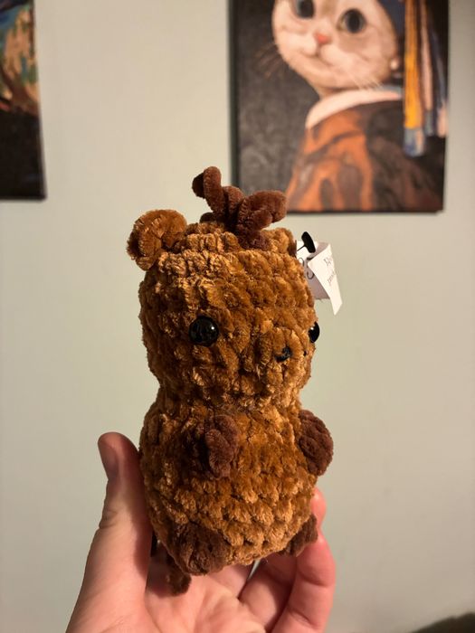 Mały pluszowy koń na szydełku