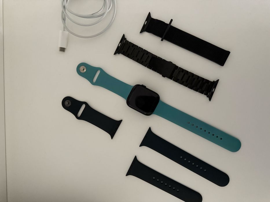 Apple watch series 7, 45mm + extras