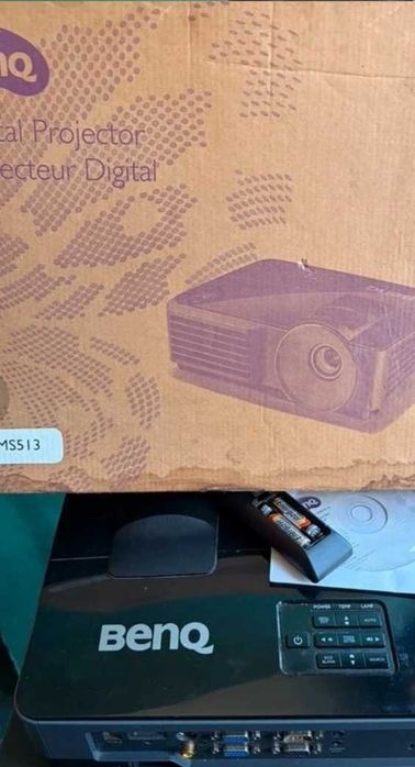 Excelente Projector BenQ MS513