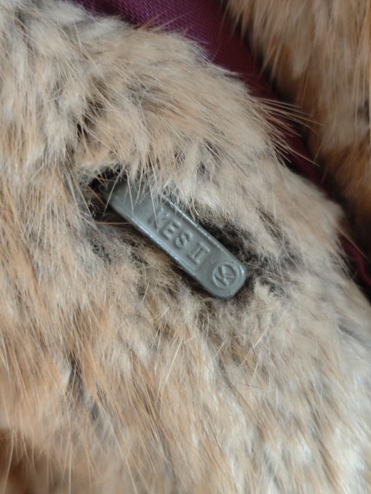 Eleganckie Futro Vintage z Piżmaka z Kołnierzem z Lisa – Stan Idealny