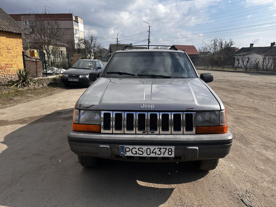 Jeep cheroke на повному ходу