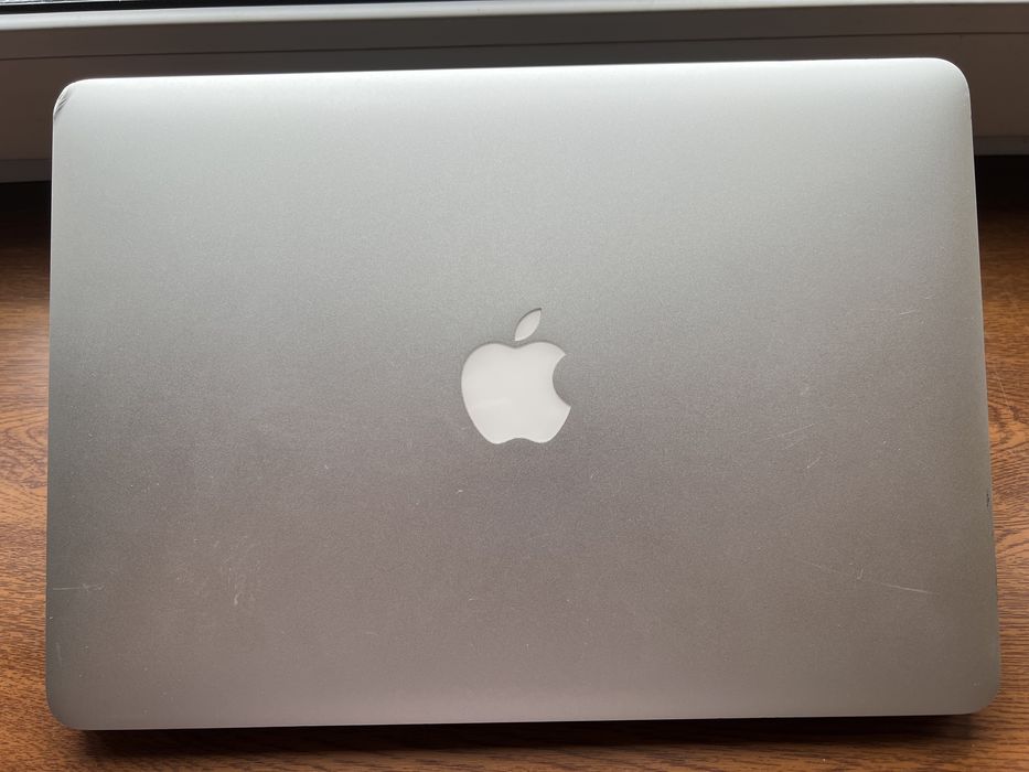 MacBook Air 13 8/128Gb, батарея 8.5 годин