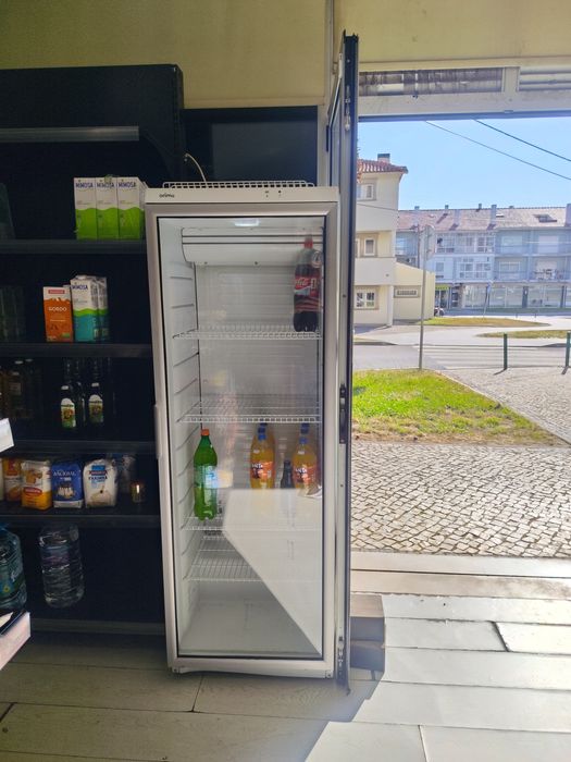 Frigoríficos e mobiliarios