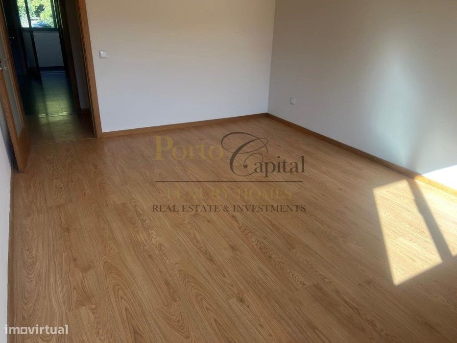 T2 Com Terraço Privativo | Luz, Conforto E Excelente Localização