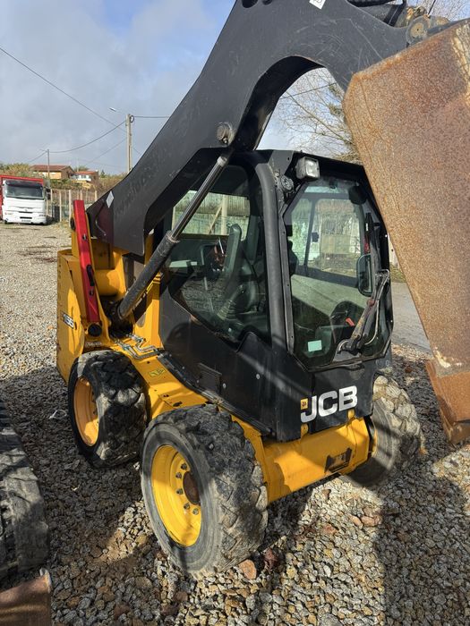 Mini pá carregadora jcb