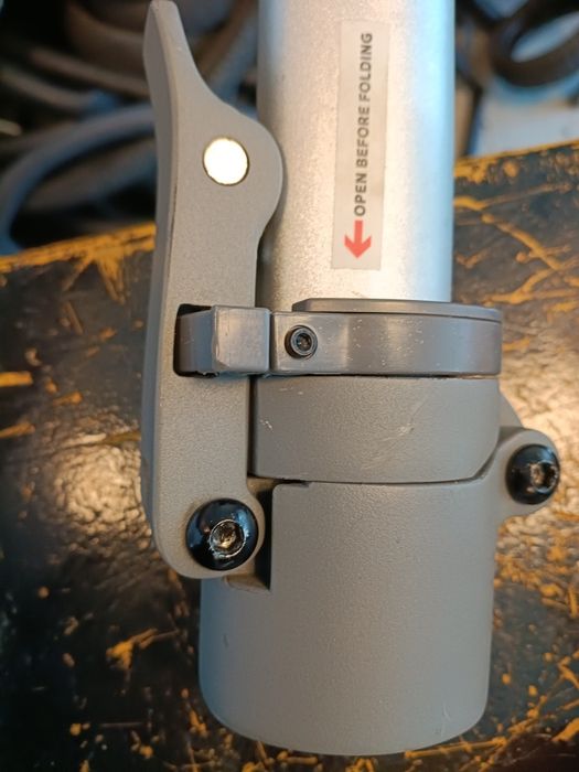 Mechanizm składania Motus Scooty 10 pro