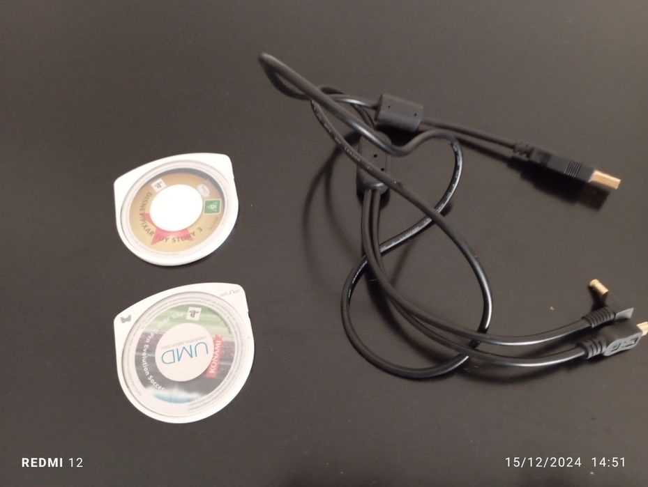 Cabo USB e 2 jogos PSP