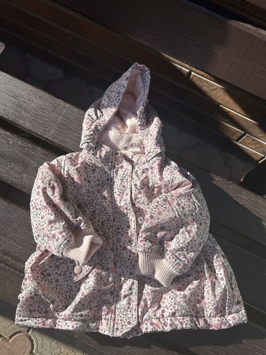 Куртка на дівчинку