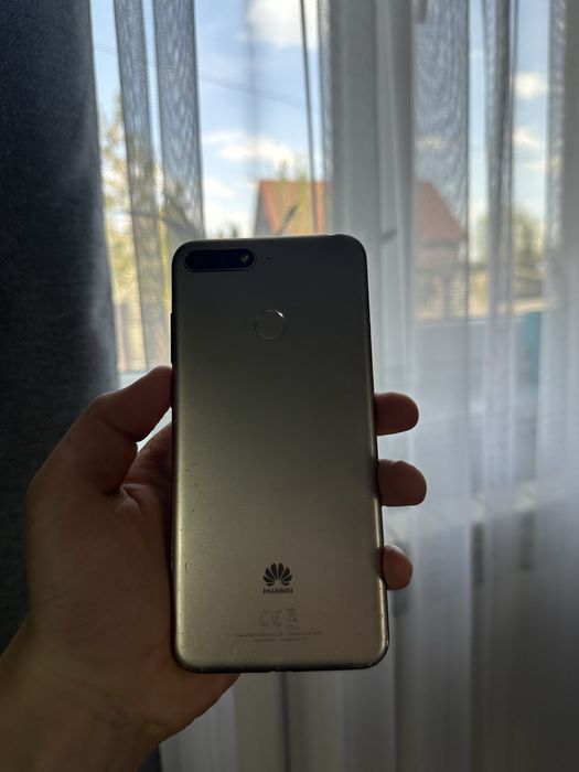 Продам Huawei Y6 prime 2018 з битим екраном.
