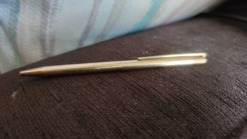 Caneta ST Dupont em ouro