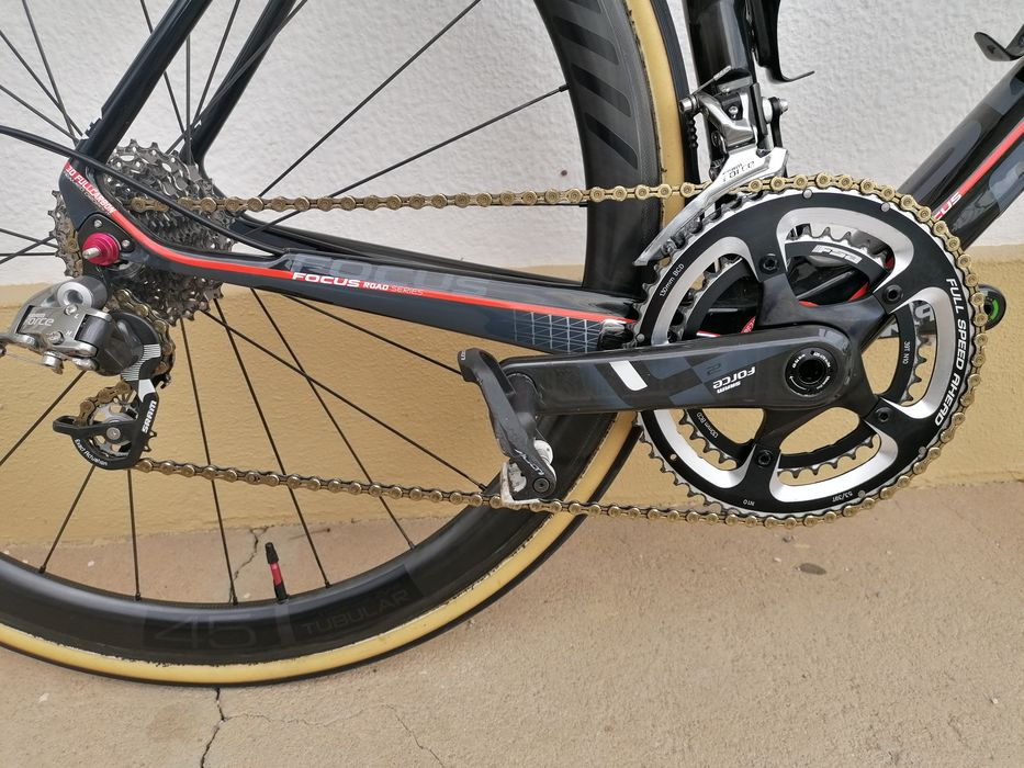 Vendo bicicleta Focus totalmente em carbono, impecável!