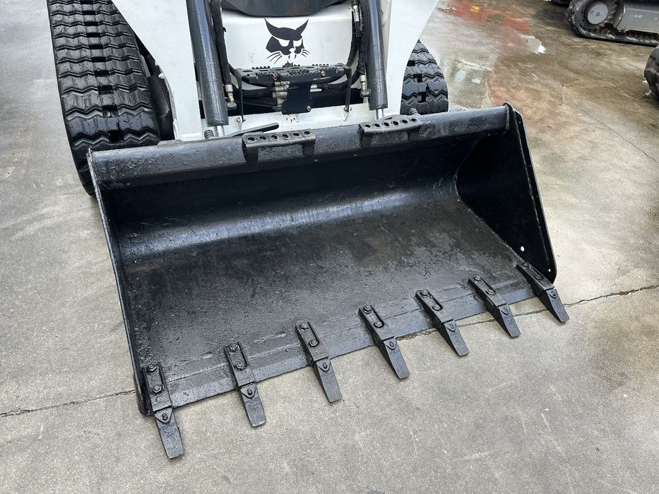 Mini pá-carregadora BOBCAT T590