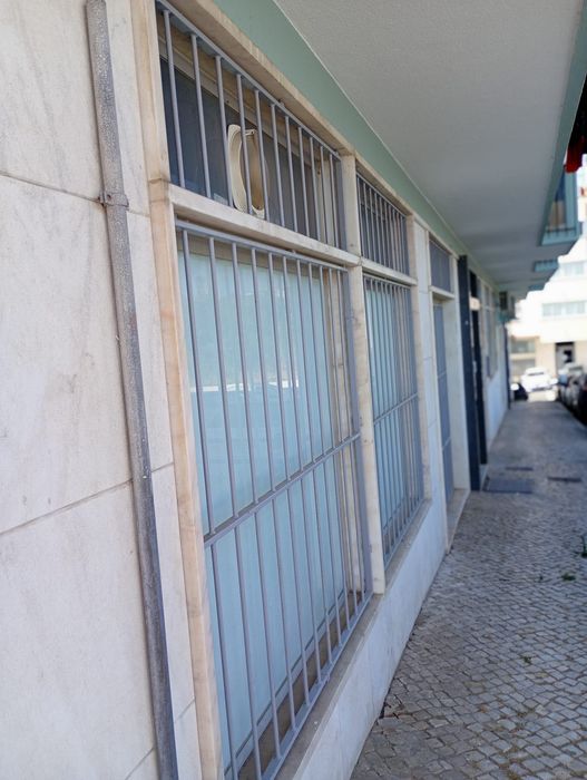 Armazém 80m2 Amadora