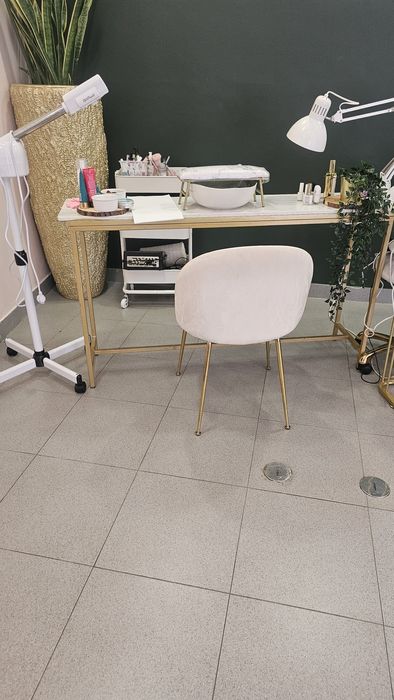 Alugo mesa de manicure centro de Carcavelos