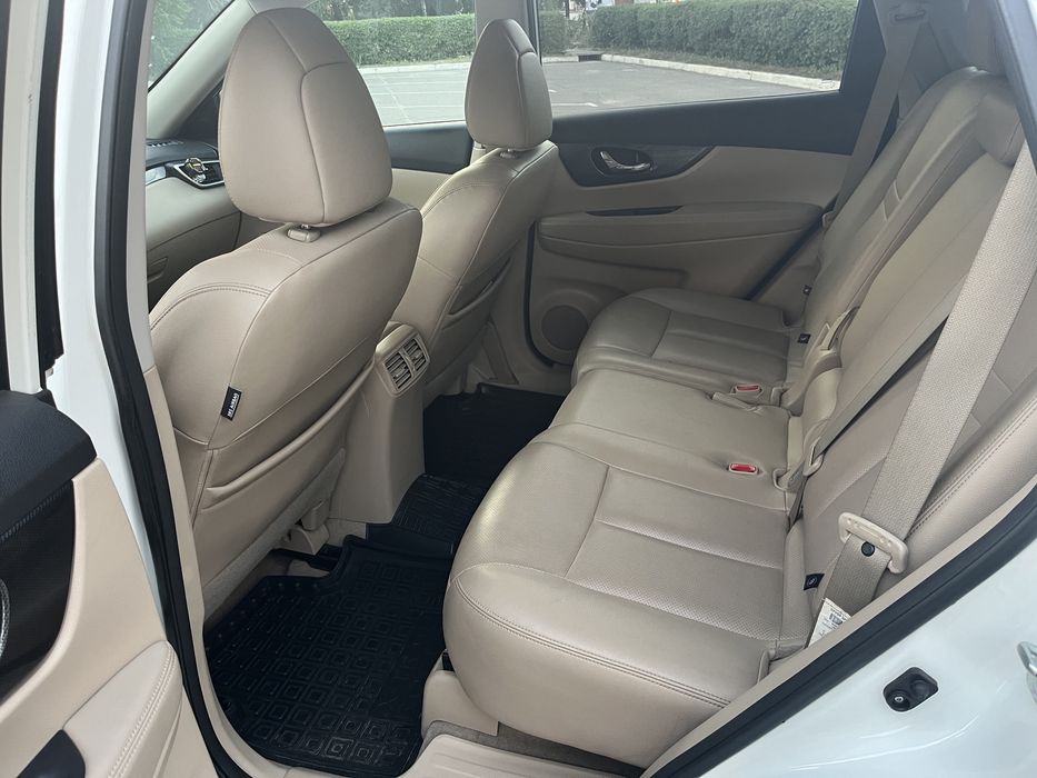NISSAN ROGUE в максимальній комплектаціі