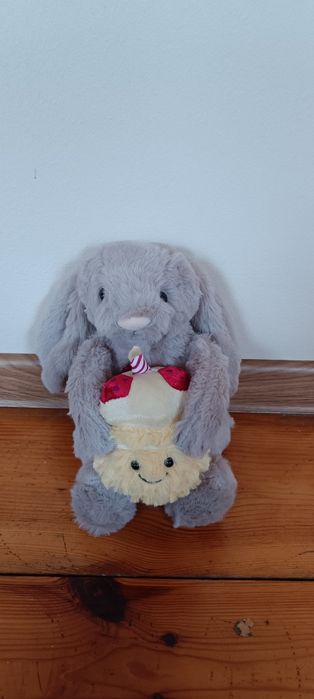 Pluszak Królik z tortem