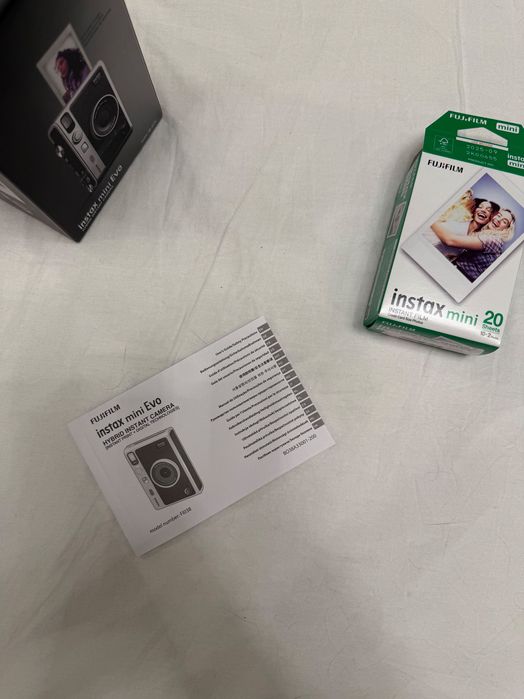 Камера + принтер Fujifilm Instax Mini Evo Hybrid